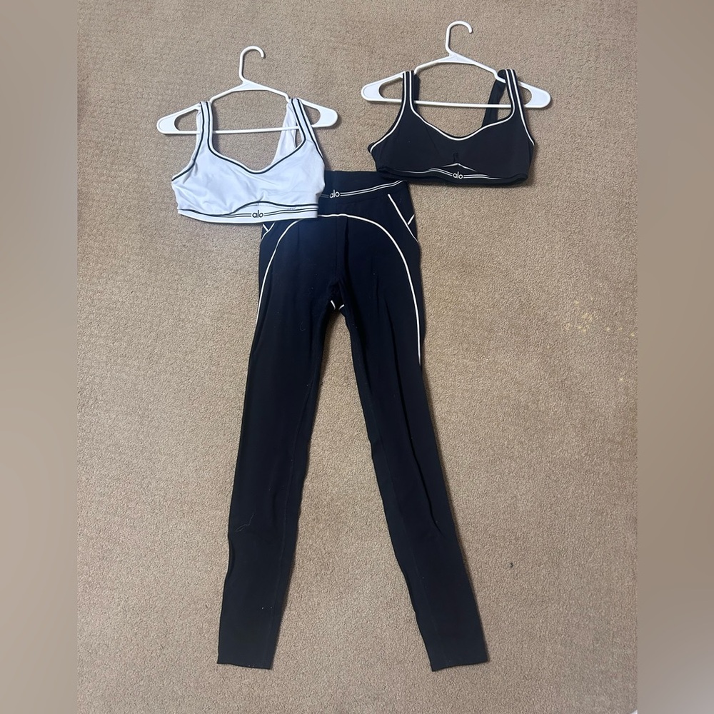 ALO Yoga Hearthrob Set with 2 bras!